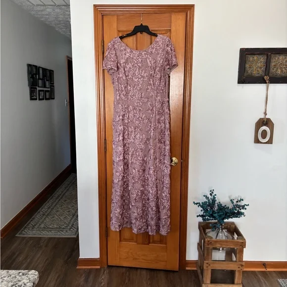 Alex Evenings Mauve Floral Lace Maxi Dress - Picture 4 of 4